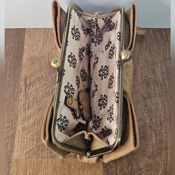 Jessica Simpson Clutch - Picture 4 of 5